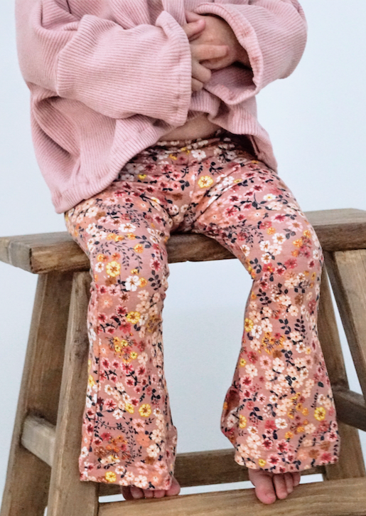 
            
                Load image into Gallery viewer, The Bobby Flare - Pink Floral
            
        